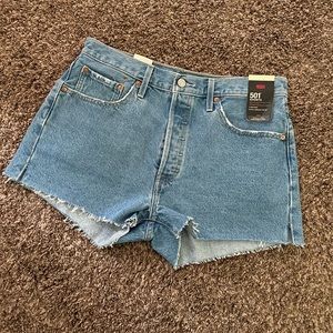 501® ORIGINAL FIT HIGH RISE WOMEN'S SHORTS
Color: Ojai Light Stone - Light Wash